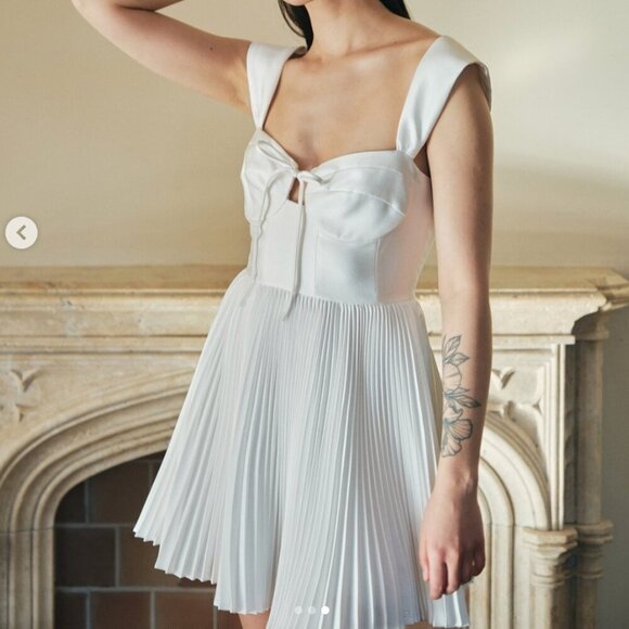 NWT Maison Amory The Lovely White Pleated Mini Dress Size XL - Picture 4 of 8
